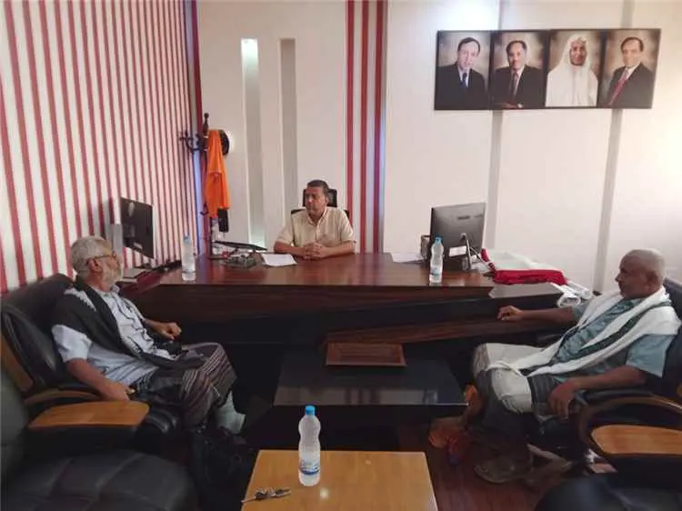 مدير عام الملاح يلتقي نائب مدير الشركة الوطنية للاسمنت ويقدم مذكرات لمشاريع خدمية بالمديرية