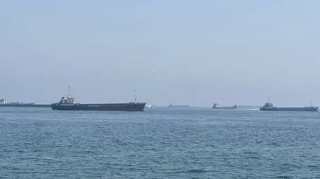 إيران تقود ناقلة نفط إماراتية احتجزتها إلى ميناء ب...