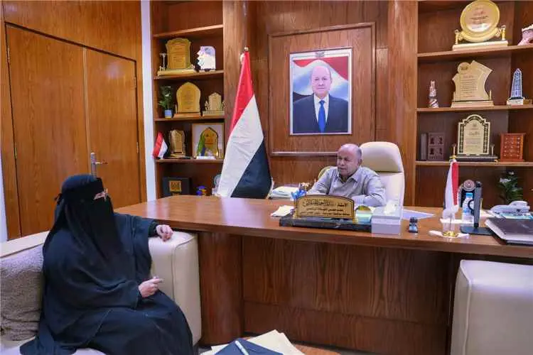 عضو مجلس القيادة محافظ حضرموت يطلع على جهود فرع ال...