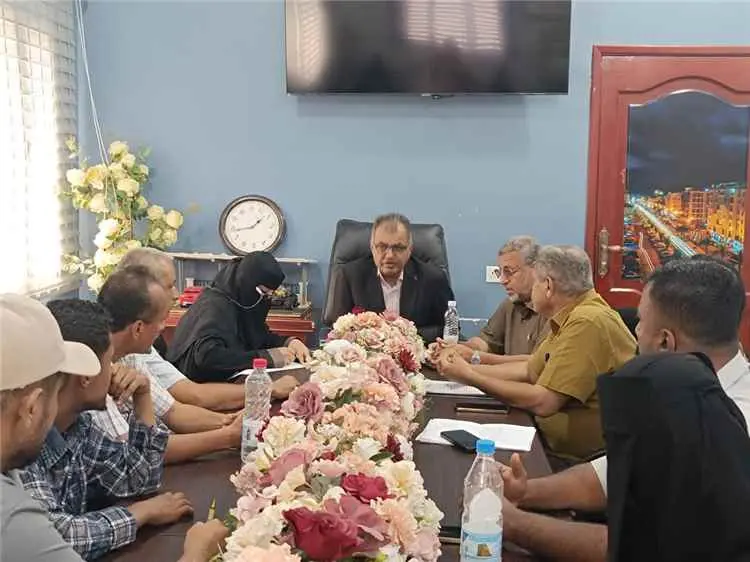 القلعة يترأس اجتماعًا موسعًا لمكتب الأشغال لمناقشة...