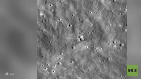 "ناسا" تظهر صورا لآثار اصطدام جزء من صاروخ "فالكون...