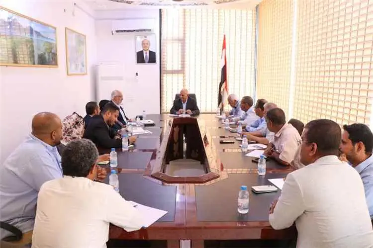 وزير المياه والبيئة يبحث مع كير واليونسكو تعزيز ال...
