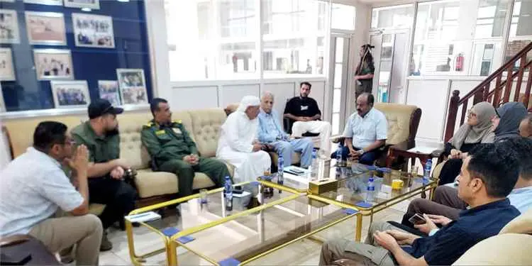 رئيس هيئة المنطقة الحرة يبحث مع مستشار محافظ عدن ت...