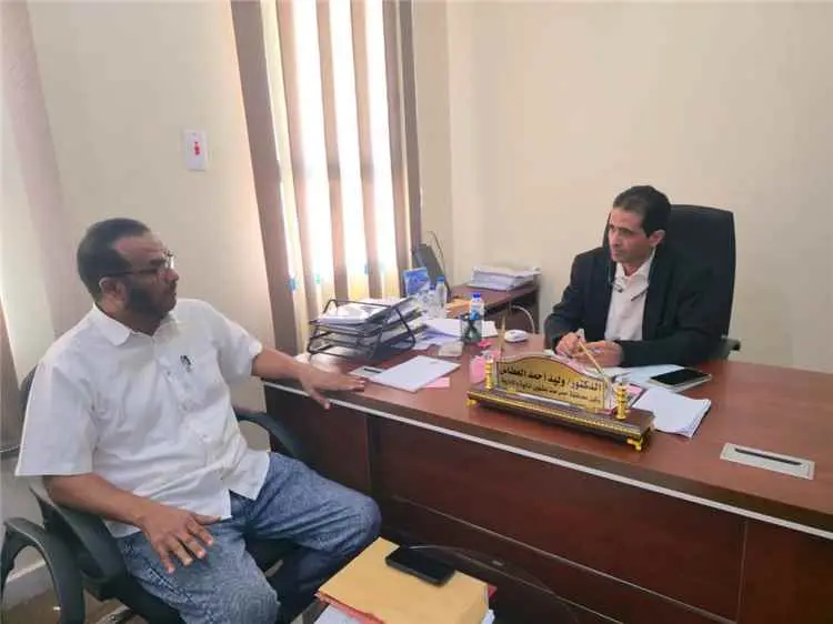 وكيل حضرموت يطلع على سير العمل ومستوى الإنتاج في مصنع المكلا لتعليب الأسماك