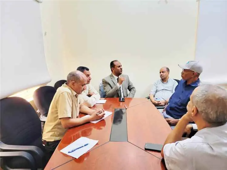 مدير عام الشؤون الاجتماعية يناقش يزور المؤسسة الخي...