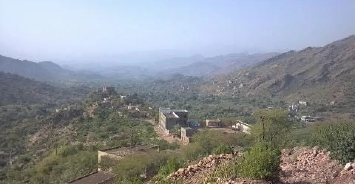 سقوط 3 صواريخ حوثية في شرعب الرونة بعد فشل إطلاقها