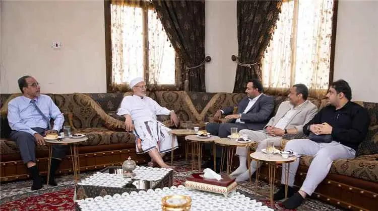 العكبري يلتقي قيادة جامعة الأحقاف لتعزيز التوافق و...