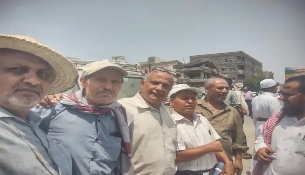 اسرار | (يروح البرح يقاتل ما معه بالمحاكم).. القضاء يمهل (محور تعز) فرصة أخيرة في قضيته ضد الصحفي الصامت