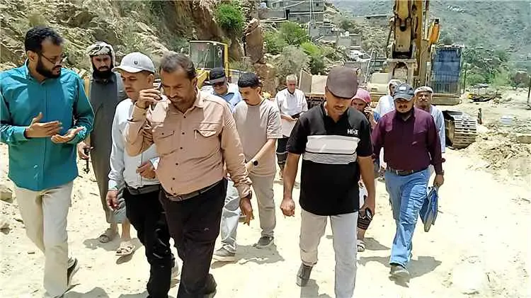 بتوجيه من محافظ أبين.. الأشغال العامة تبدأ تحديث الدراسة الفنية لمشروع طريق باتيس - رصد - معربان