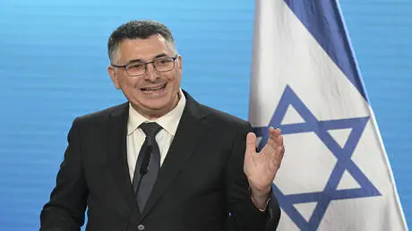 ساعر: بريطانيا لا يحق لها محاضرة إسرائيل وتصريحاته...