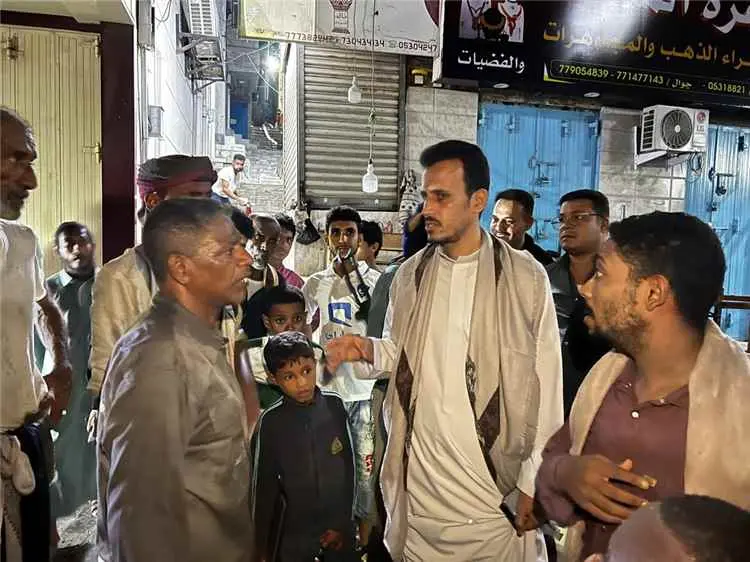 الوكيل الجيلاني يتفقد الأسر المتضررة من حريق بحي ا...