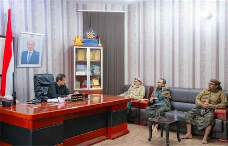 المحافظ بن الوزير يبحث مع شركة شبوة توسيع الاستثما...