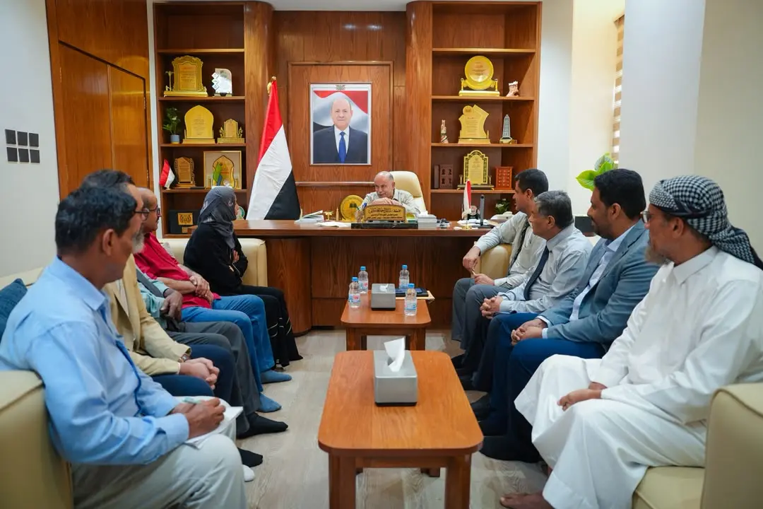 الخنبشي يناقش تأهيل مستشفى ابن سيناء والارتقاء بخد...