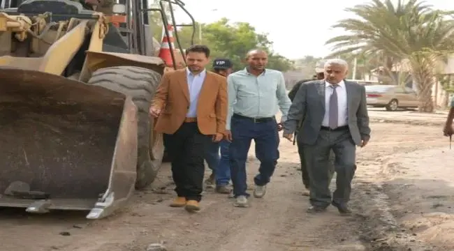 رئيس صندوق صيانة الطرق يُدشن مشروع صيانة وإعادة تأ...