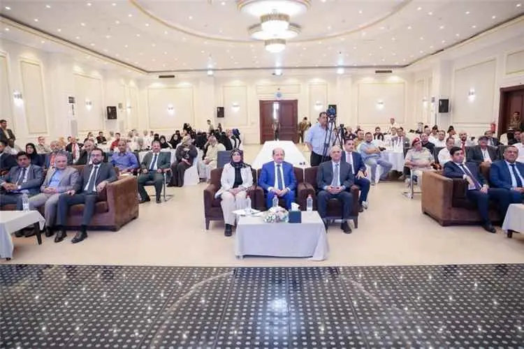 رئيس الوزراء يدشن في عدن إعادة إصدار الجريدة الرسم...