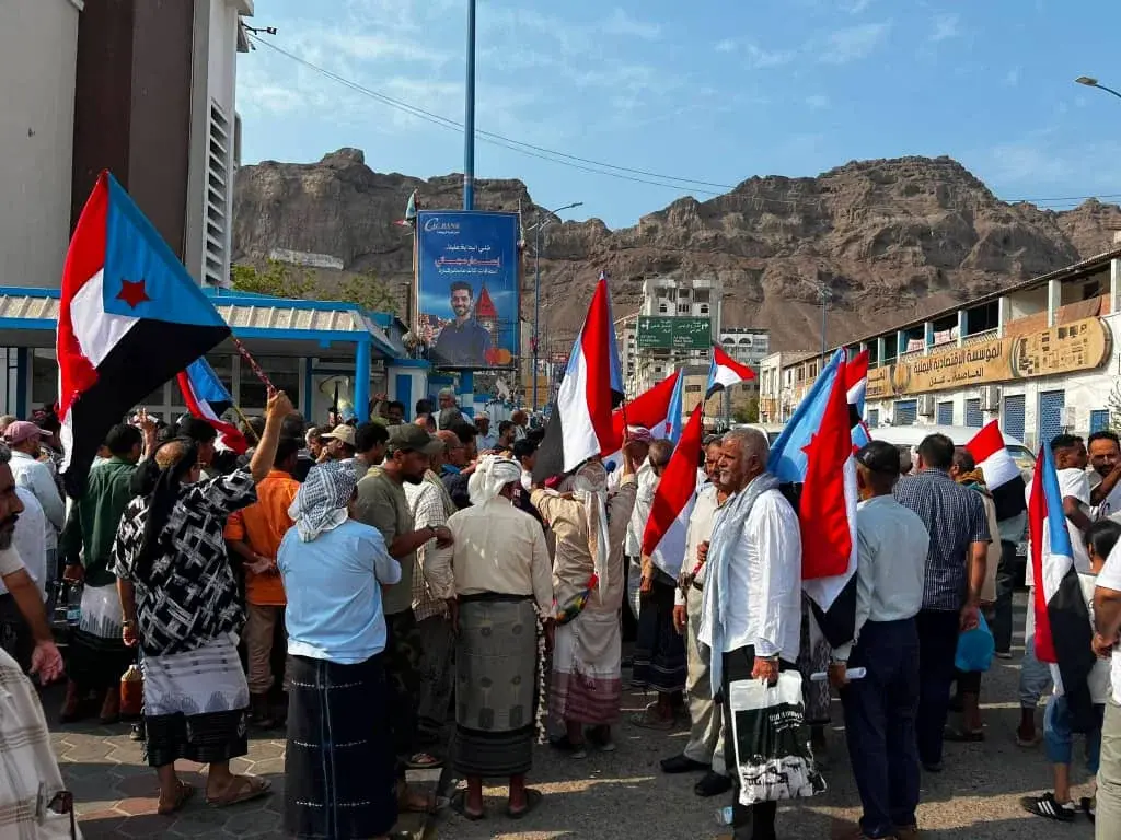 في إطار التصعيد الشعبي.. وقفة احتجاجية حاشدة أمام...