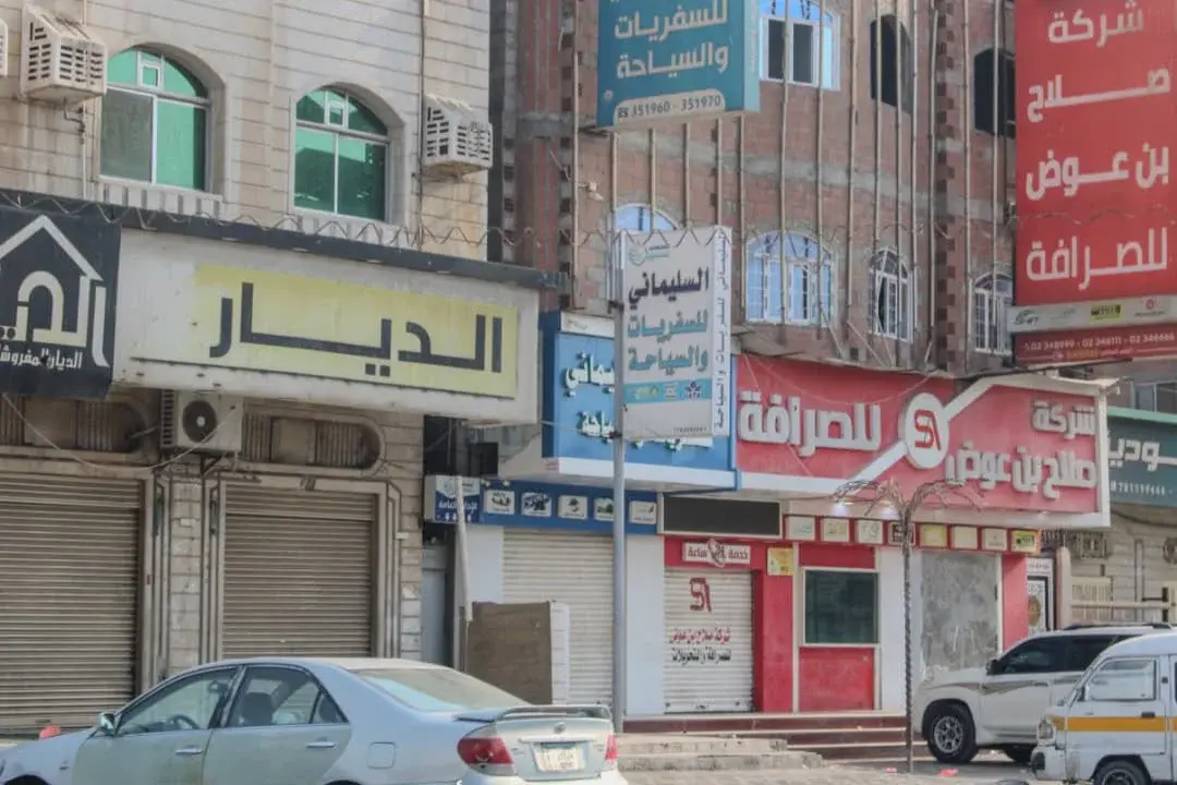 استمرار العصيان الشعبي في العاصمة عدن رفضًا لسياسا...