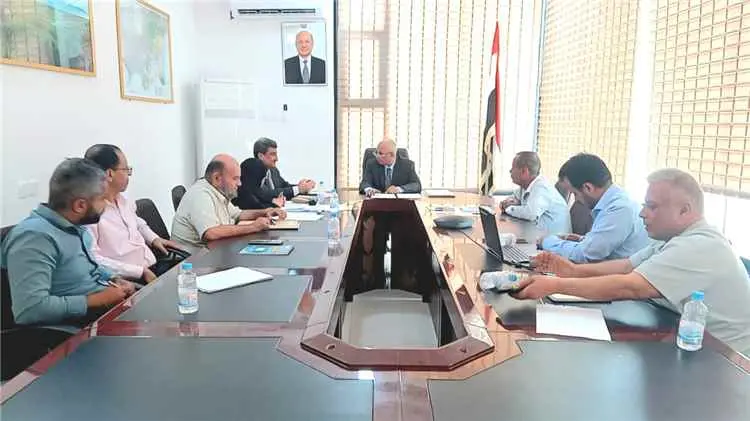 وزير المياه والبيئة يستعرض مع الأمانة العامة لمجلس الوزراء مستوى تنفيذ برنامج عمل الحكومة
