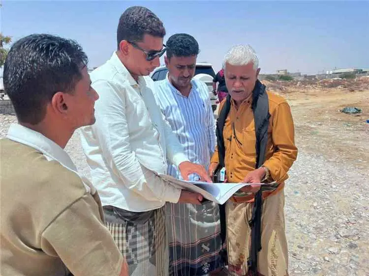 لجنة إزالة العشوائيات بالشحر تزيل استحداثا عشوائيا...