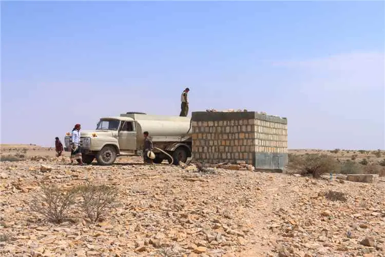 مؤسسة وادي دوعن للتنمية تنفذ حملة ( أغيثونا لنشرب...
