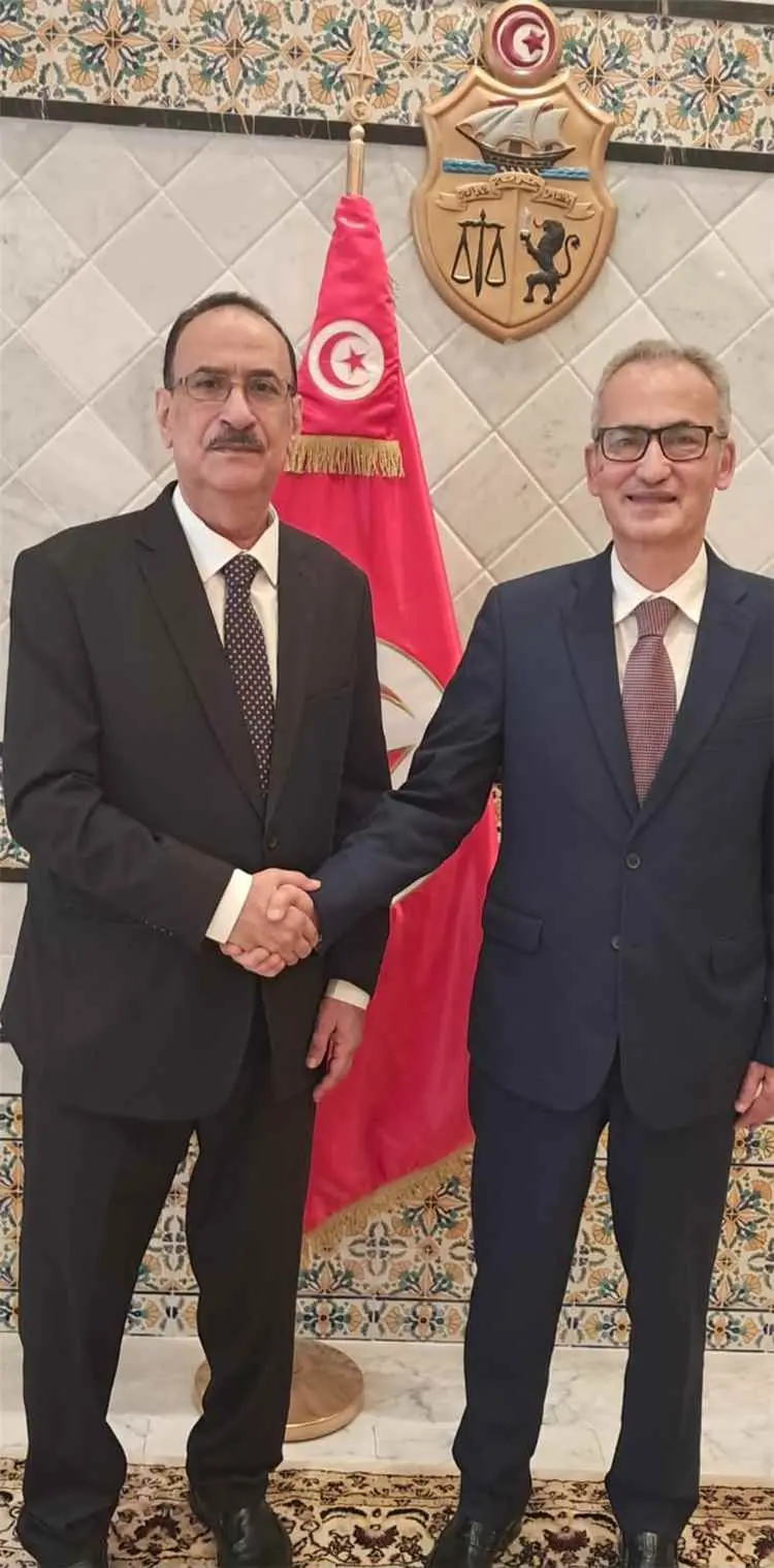 سفير بلادنا بتونس يبحث مع كاتب الدولة التونسية مست...