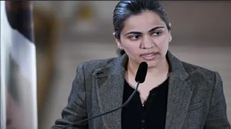 عائشة وهاب.. أول أمريكية من أصل أفغاني تدخل الكونغ...