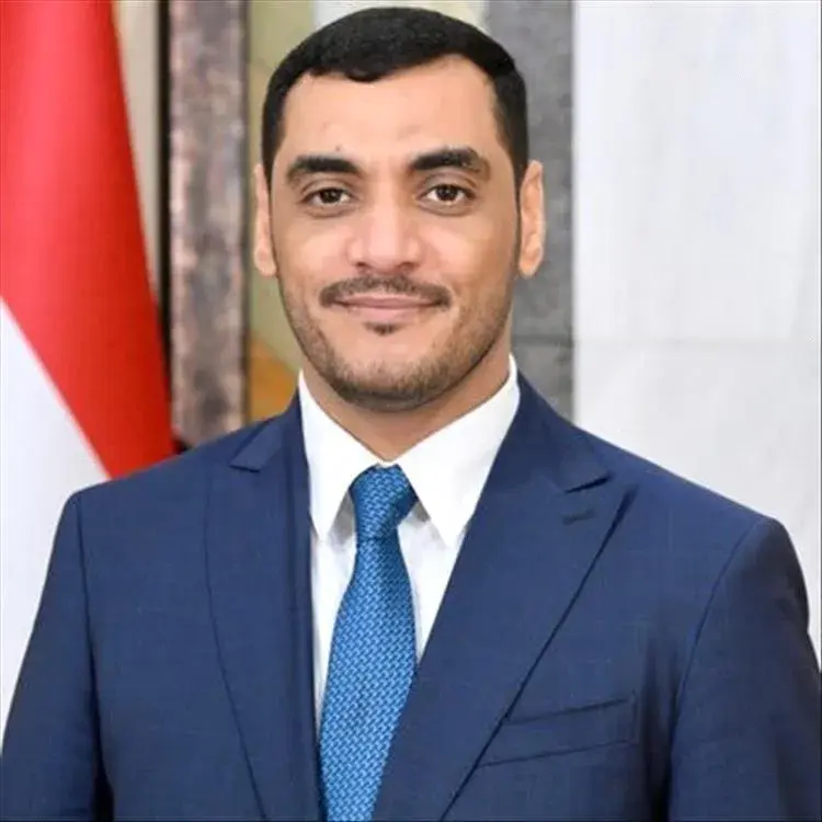 وزير يبشّر المواطنين في مناطق سيطرة الحوثيين ان الدولة قادمة وسيتم رفع الظلم عنهم