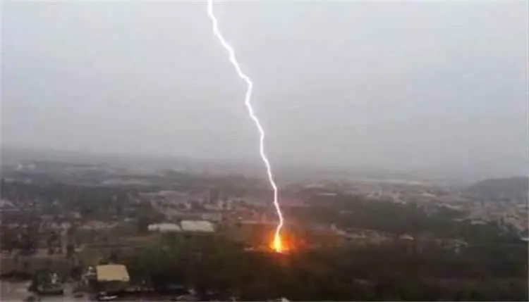 الأمطار والصواعق تودي بحياة 7 أشخاص وتصيب آخرين في...