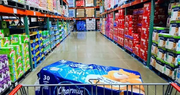 تراجع مبيعات التجزئة الأمريكية وسط ضغوط تضخمية