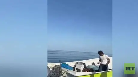 بحر العرب.. صيادون عمانيون ينقذون إيرانيين تائهين في عرض البحر