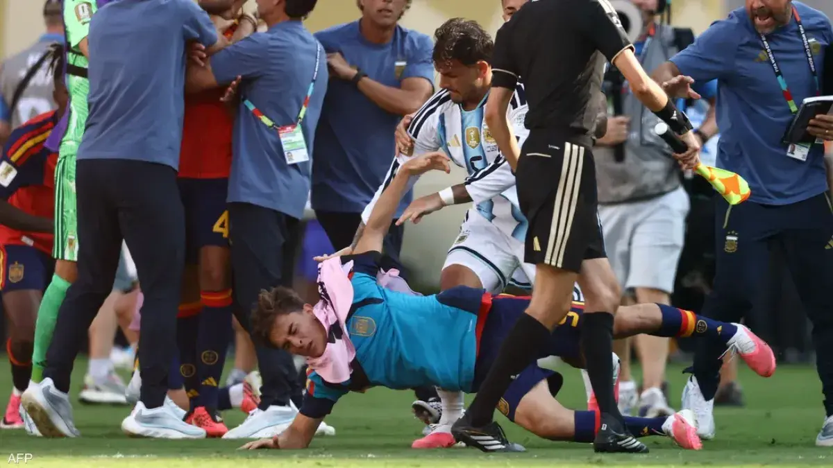 الفيفا يعاقب الأرجنتين ولاعبيها بغرامات وإيقافات ب...