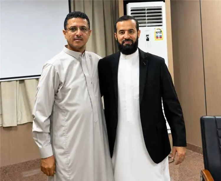 لقاء يجمع محافظ أبين "الرباش" ومدير عام أمن الطيرا...