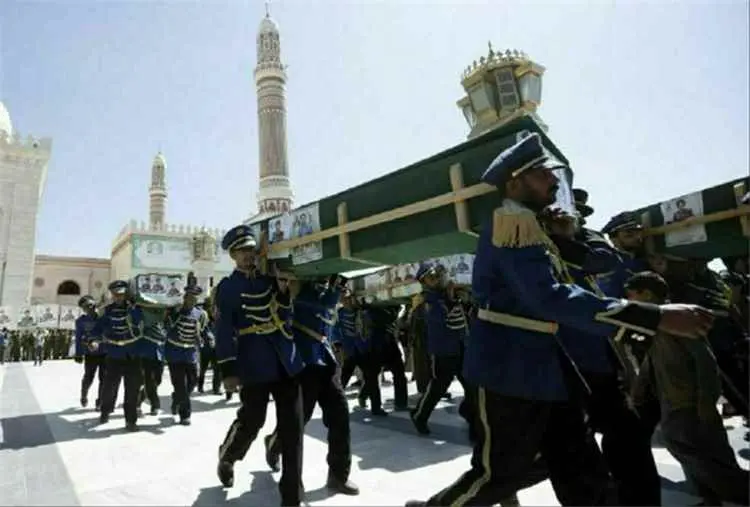 الحوثيون يشيّعون 19 من عناصرهم بينهم قيادات عسكرية بارزة