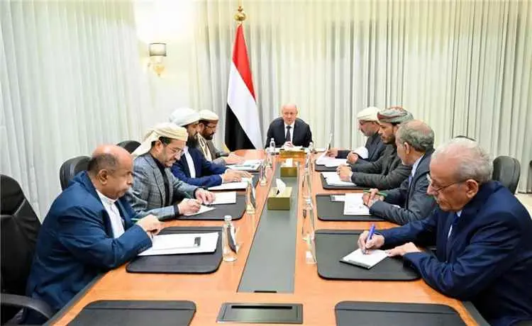 وزير يكشف عن مهمة ثقيلة أمام مجلس القيادة ويطرح خا...