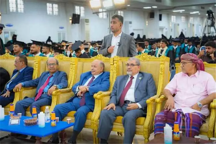 عضو مجلس القيادة محافظ حضرموت يشهد حفل تخرج 190 طا...