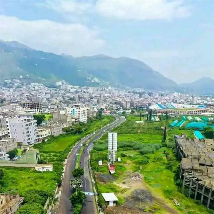 الحوثيون يقتحمون مسجدًا في إب ويمنعون درسًا دينيًا...