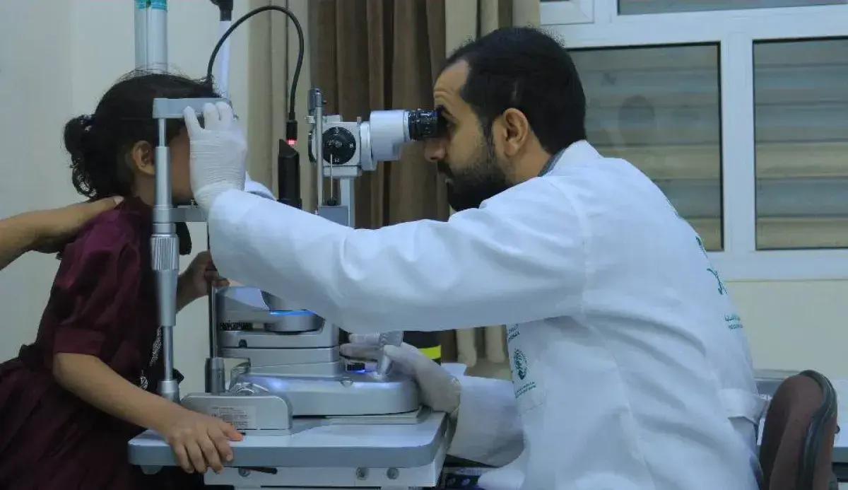 مستشفى العيون بمأرب يقدم 170 ألف خدمة مجانية بدعم...
