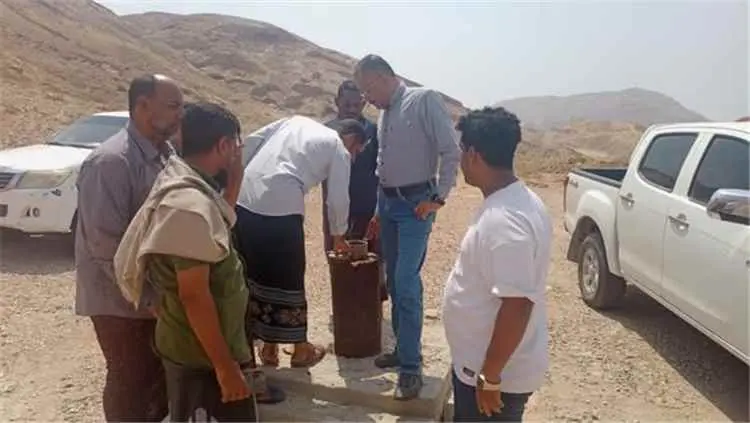 المدير العام لمؤسسة مياه ساحل حضرموت يتفقد حقل الغليلة لبحث إمكانية تشغيله وتعزيز مصادر الإمداد المائي بالمكلا
