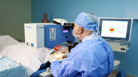 مصر.. تحرك عاجل ضد طبيب عيون شهير إثر شكاوى خطيرة...