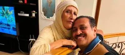 فنان يمني ينعى والدته بكلمات مؤثرة