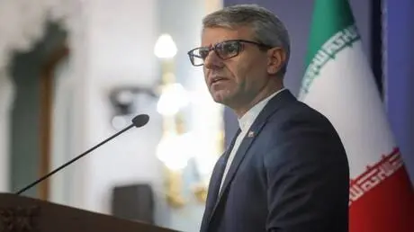 إيران تعلن طرد دبلوماسيين فرنسيين وتتهمهما بالتدخل...
