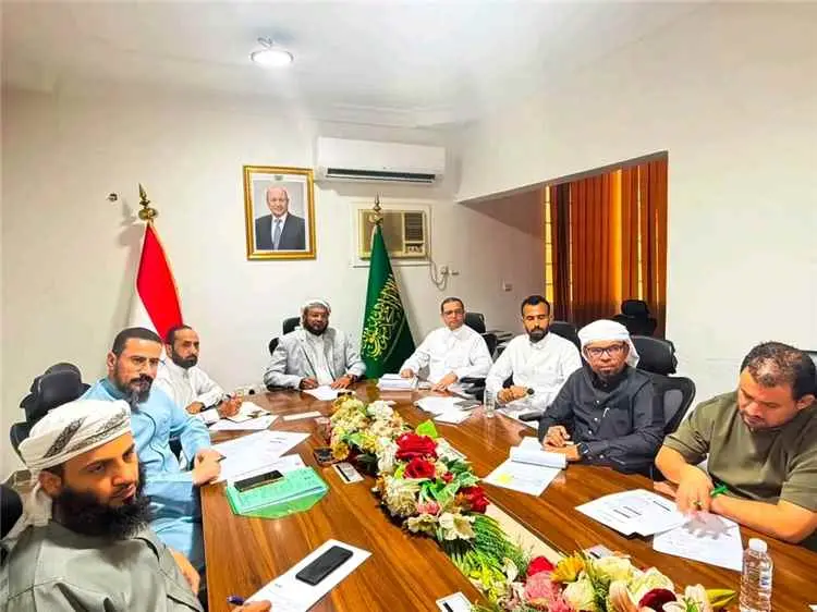 مكتب شؤون حجاج اليمن يبحث مع الجانب السعودي الاستع...