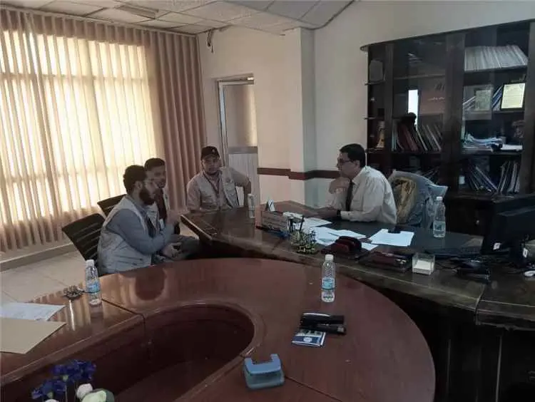 مدير صحة لحج يناقش تدخل مبادرة الاستجابة الطارئة ل...