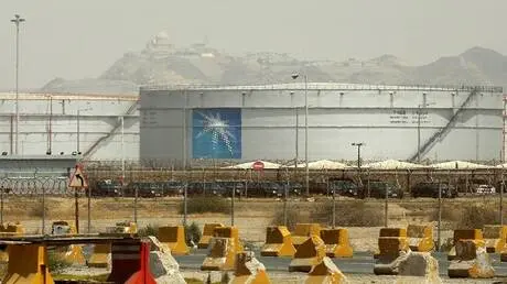 "بلومبيرغ": تضرر الخدمات اللوجستية للنفط السعودي ج...