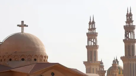 مذيعة مصرية تثير الجدل بتعليقات عن الأذان والمسيحي...