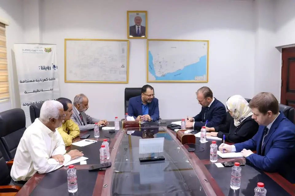 وزير الكهرباء يبحث في عدن مع مستشار المبعوث الأممي...