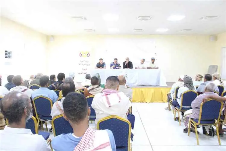 مدير عام المكلا يترأس اجتماعاً أمنياً موسعاً لتعزي...