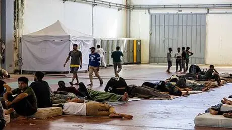 اليونان.. مهاجرون يشتبكون مع الشرطة ويخترقون حاجزا...
