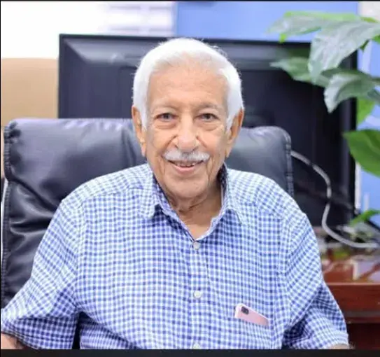 مدير المعلا يعزي في وفاة الشخصية الرياضية والوطنية...