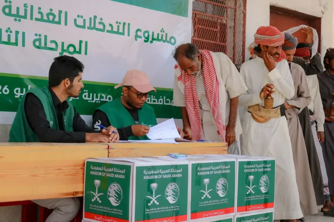 مركز الملك سلمان للإغاثة يوزع مساعدات غذائية لـ 57...